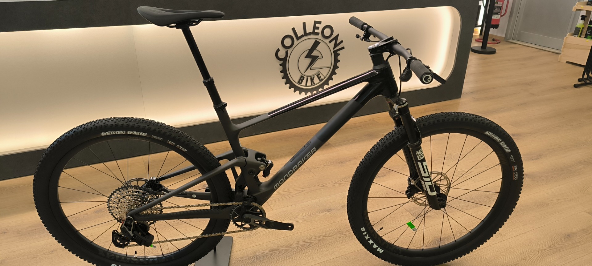 TELAIO: F-Podium 29 Stealth Air FULL CARBON, XCO Optimized Zero Suspension System, 110mm, XC Forward Geometry, Carbon Monoblock upper link, BSA bottom bracket, tapered head tube, HHG internal cable routing, dedicated IX drivetrain design, Boost 12x148mm rear axle, shock mudguard, postmount rear brake mount